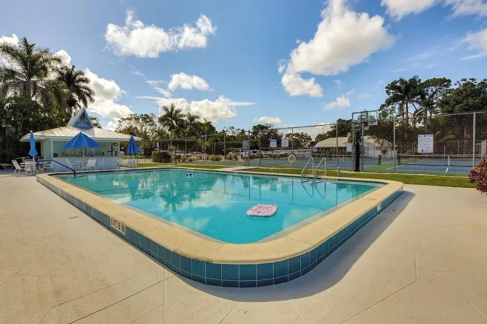 Naples Home Near 5th Ave South, Beaches & Zoo
