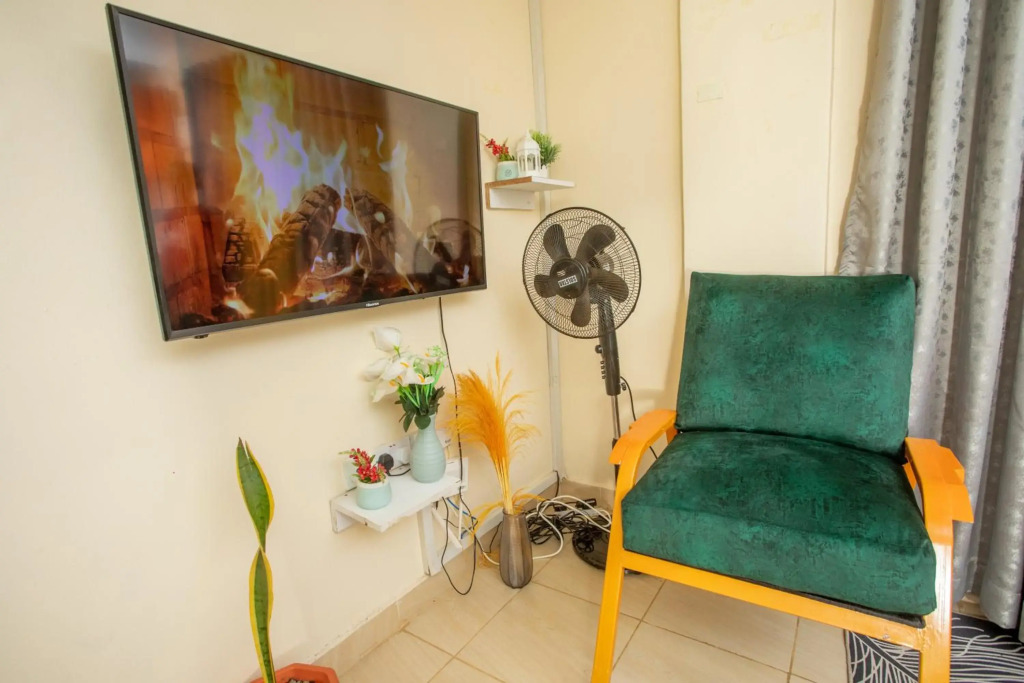 Tom Mboya Estate - Fast WI-FI, Netflix and Parking 1Br Apartment in Kisumu Town