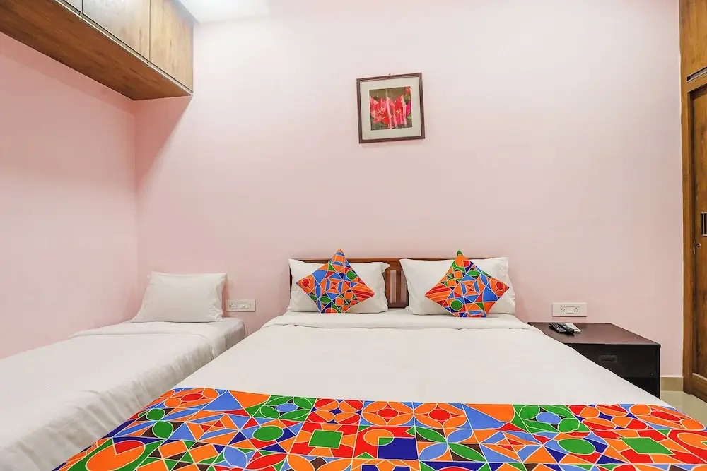 FabHotel Hathvik Park