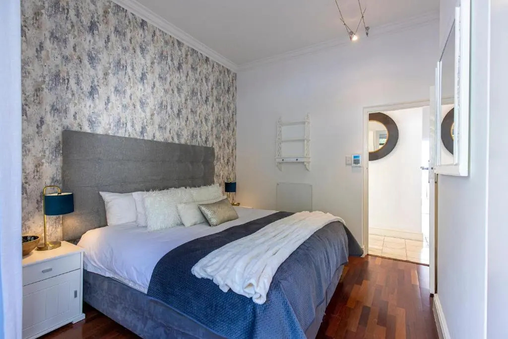 Clifton YOLO Spaces - Clifton Beachfront Apartments