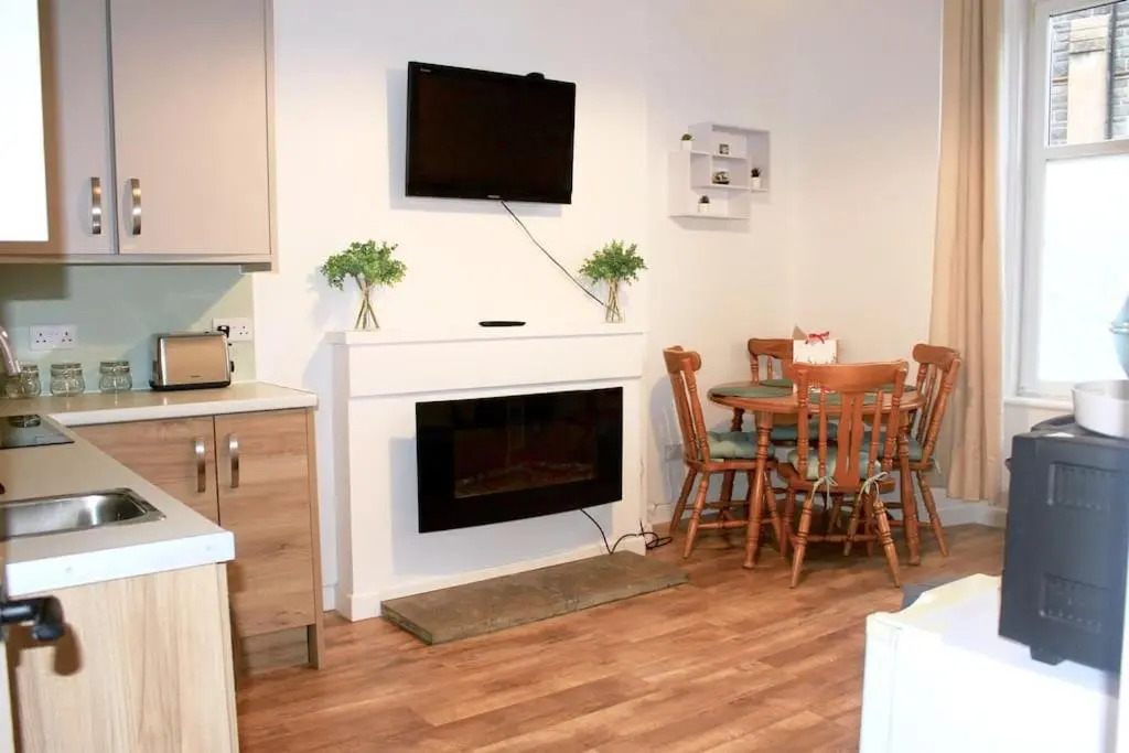 Flat 12A - Central, modern, bright apartment with free wifi