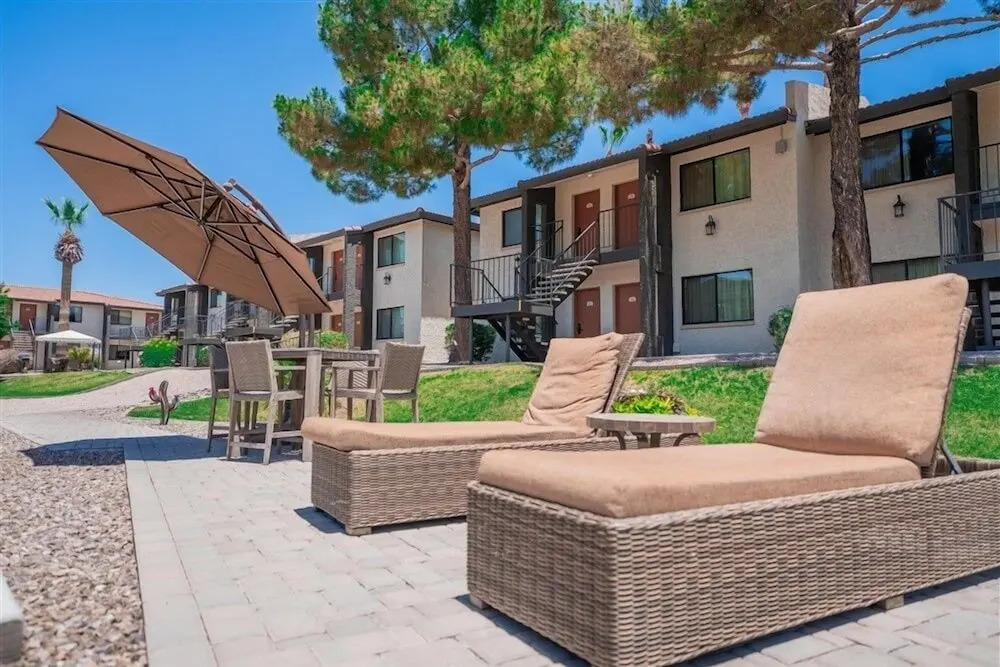 227-Fully Furnished with WiFi by RedAwning