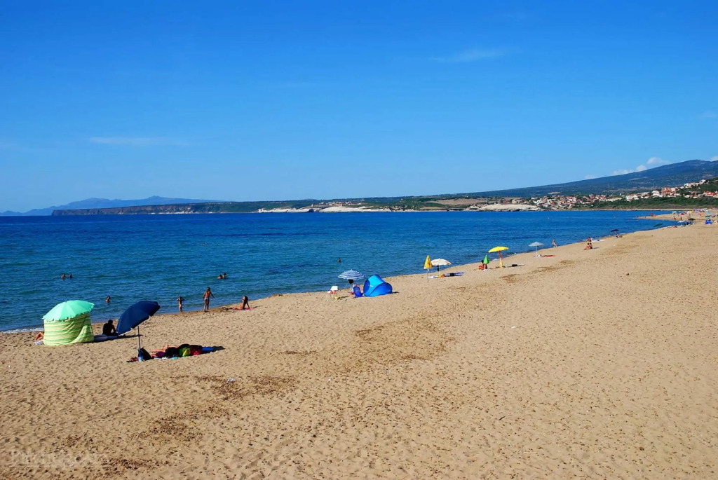 Holiday home with sea view 3 minutes walk from the seashore of Is Arenas beach and  5 minutes on foo-Casa della Salsedine