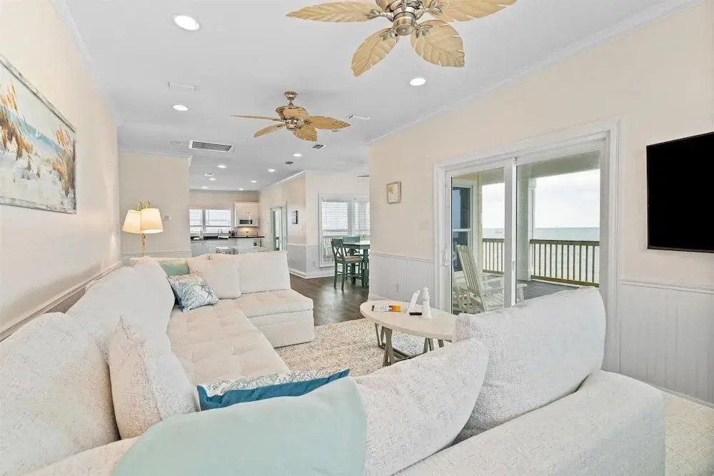 Shamrock Shores - Gulf Front West End Pet Friendly Property With Room For Everyone. 3 Master Suites! 6 Bedroom Home by RedAwning
