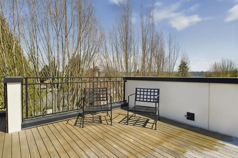 Charming 3br Haven In West Seattle 3 Bedroom Townhouse by Redawning
