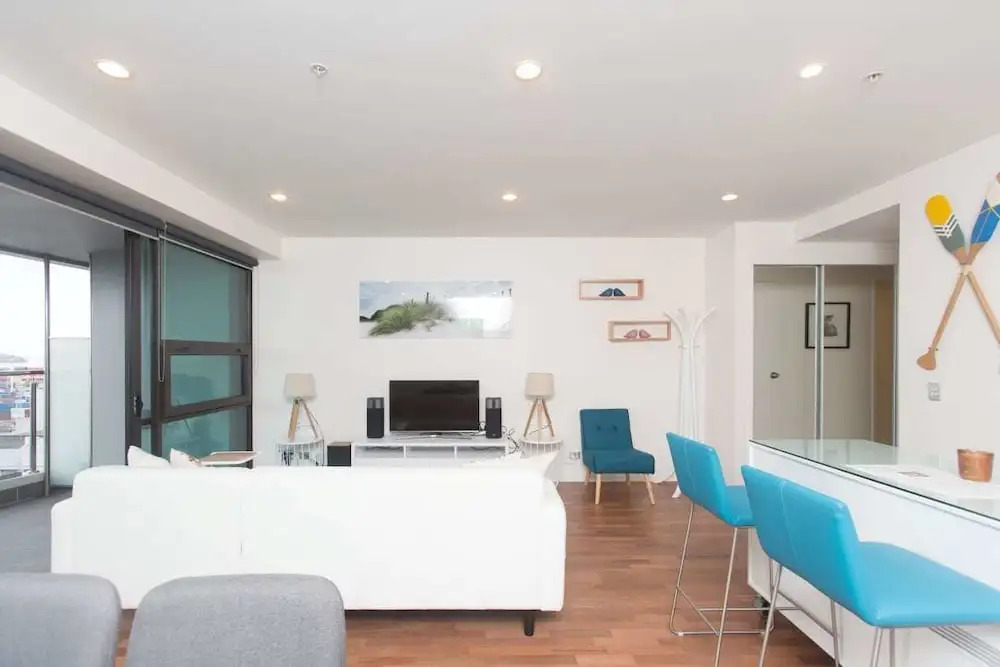 Perfect Location with Harbour Views