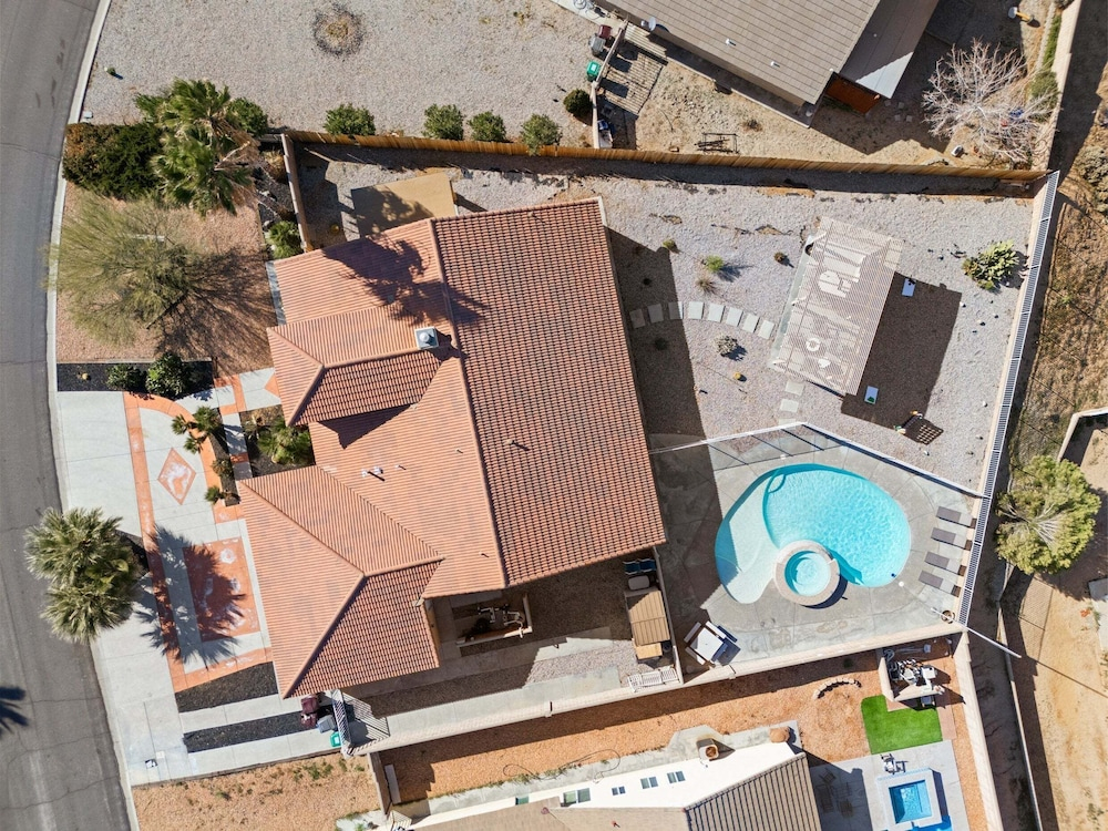 Casa Selecta - Pool, Hot Tub & Desert Skies 4 Bedroom Home