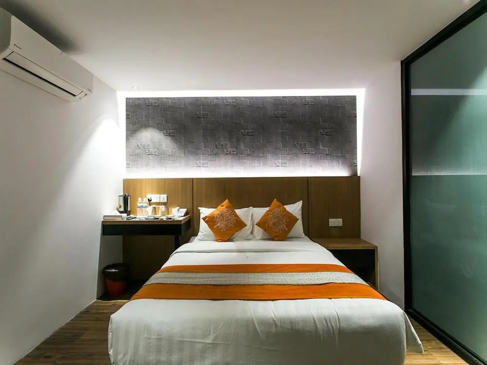 OYO 292 Stella Hotel