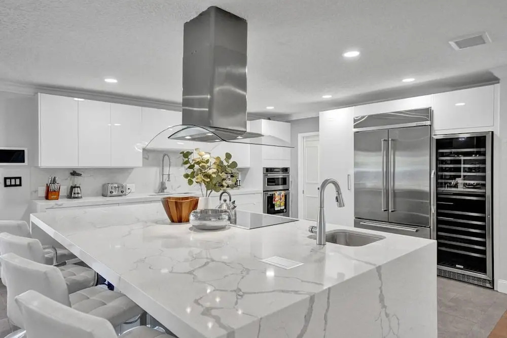 Luxe 4BR Waterfront w Htd Pool 5min to Beach