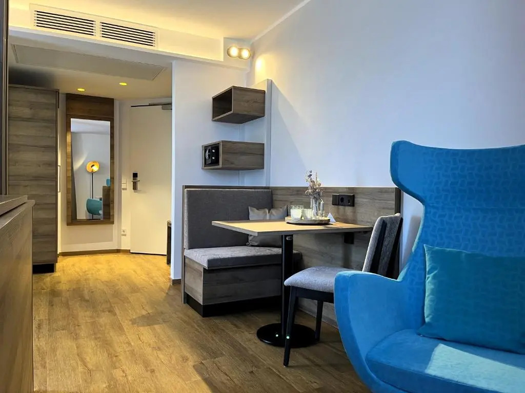 WESTSIDE Hotel