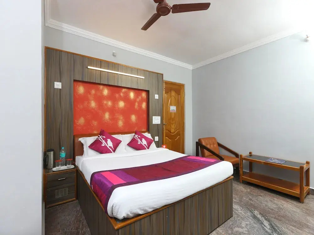 OYO 8828 Holidays Dollars Grand