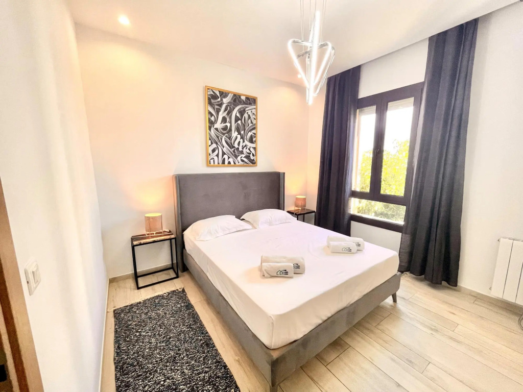 NEW Bright and Luxurious 2bds in Rd Malaga B10