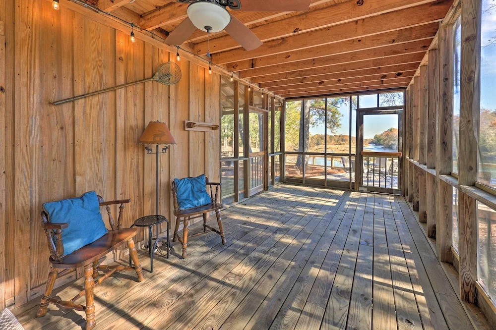 Waterfront Deck: Home on Ouachita River!