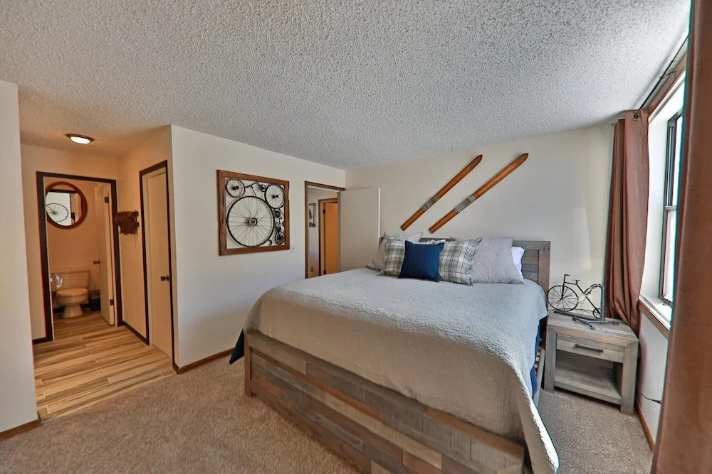 Snowblaze A14 2 Bedroom Condo by RedAwning