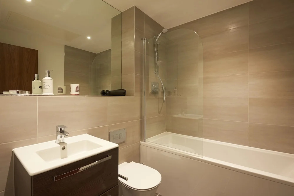 1BR Flat With a Double Bed - New Eton House Residence Slough