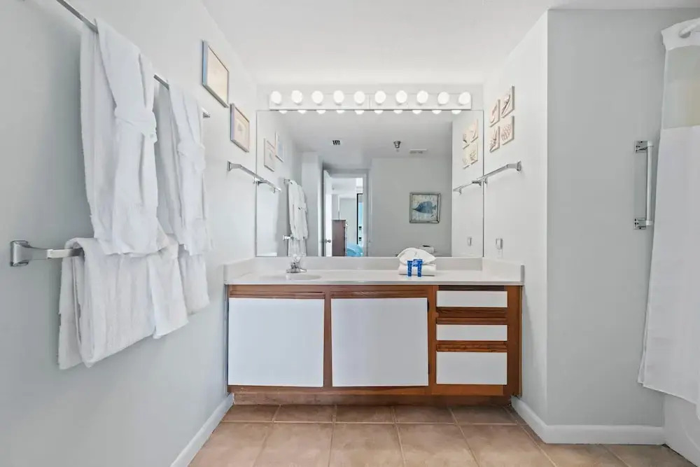 Romar Place 903