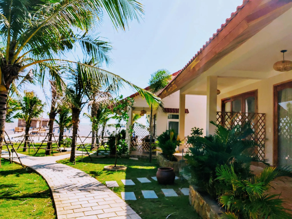 Naomi Resort