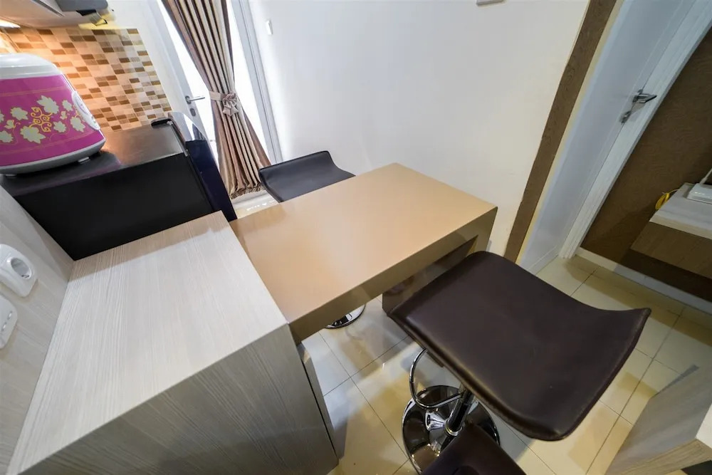Serene & Cozy Apartment at Parahyangan Residences