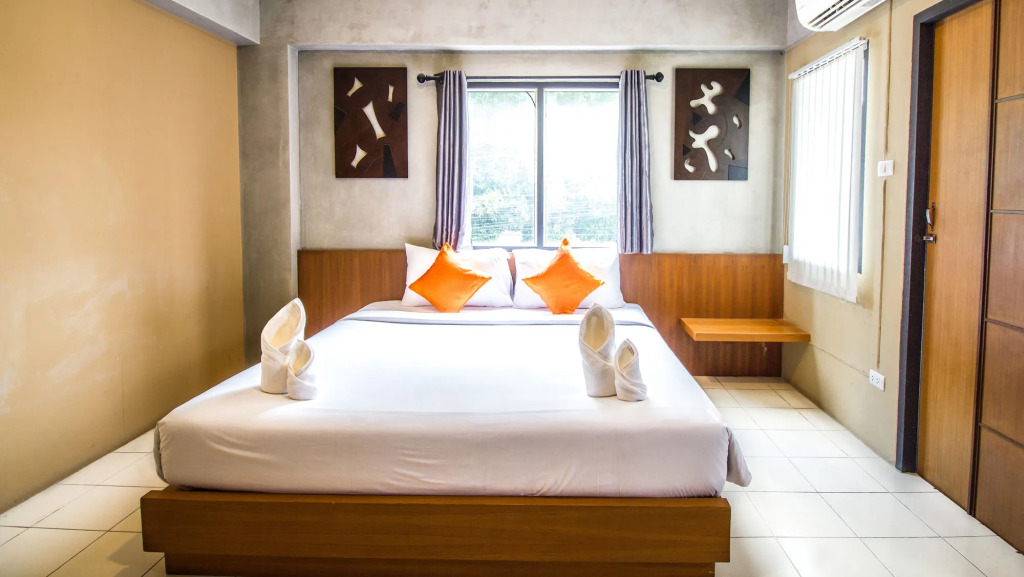B2 Santitham (Wat Jed Yod) Boutique & Budget Hotel