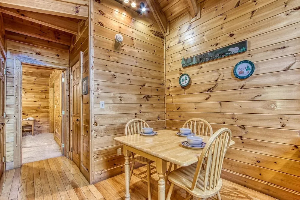 ER227 - Bearry Nice Great Location - Close To Town! 1 Bedroom Cabin by RedAwning