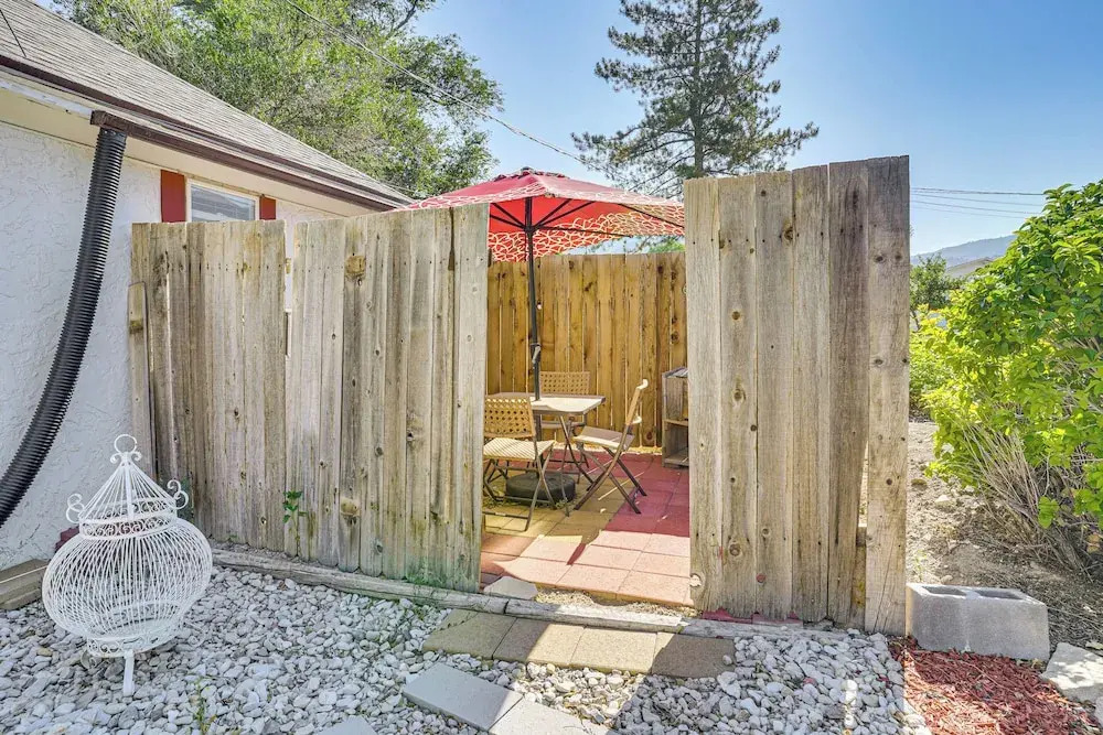 Kik-N-Bak Cottage w/ Beautiful Mountain View