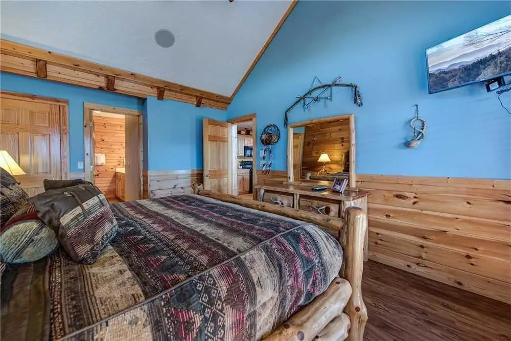 Majestic Point Lodge 5 Bedroom Mountain View Home with Hot Tub