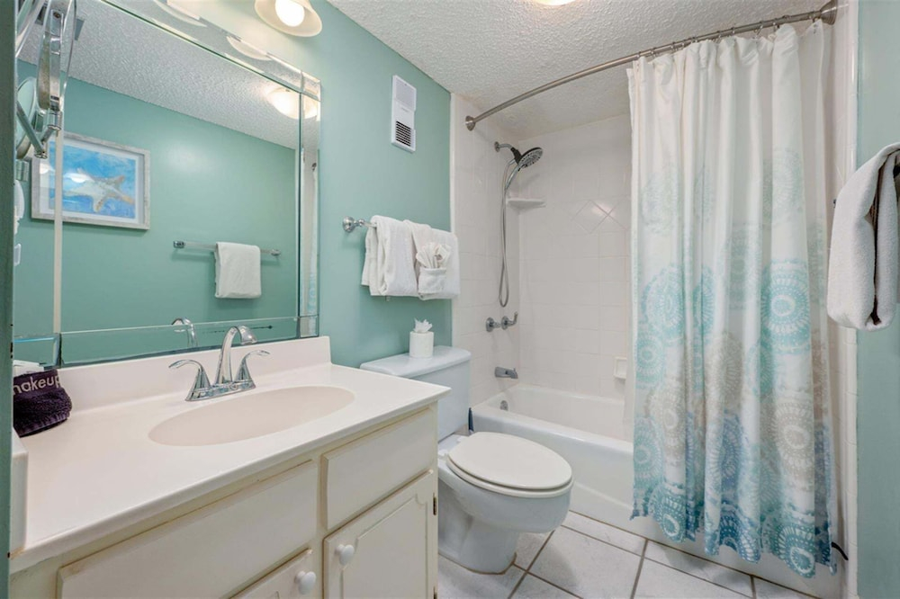 Shoreline Towers 1055 2 Bedroom Condo