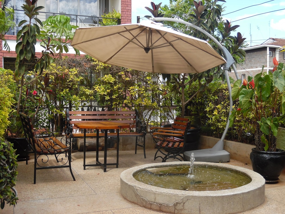 Samra Court