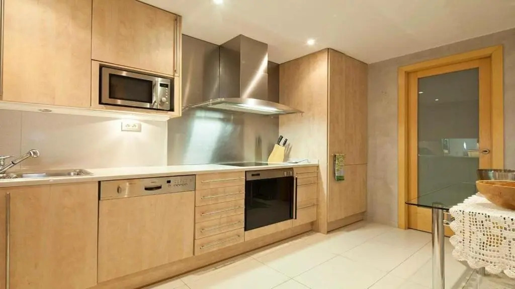 Apartment with 4 bedrooms in Barcelona with enclosed garden and WiFi