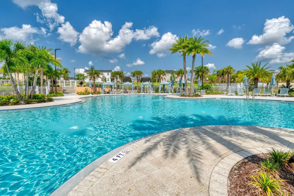Moradda dream Vacationwith  Pool at Solara Resort