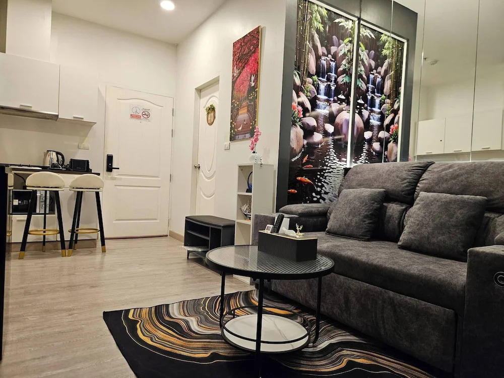 12th Floor Cozy Studio Room, 5-10 Mins Walk to Iconsiam and BTS