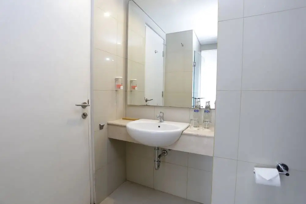 RedDoorz Plus near Mall Bali Galeria 2