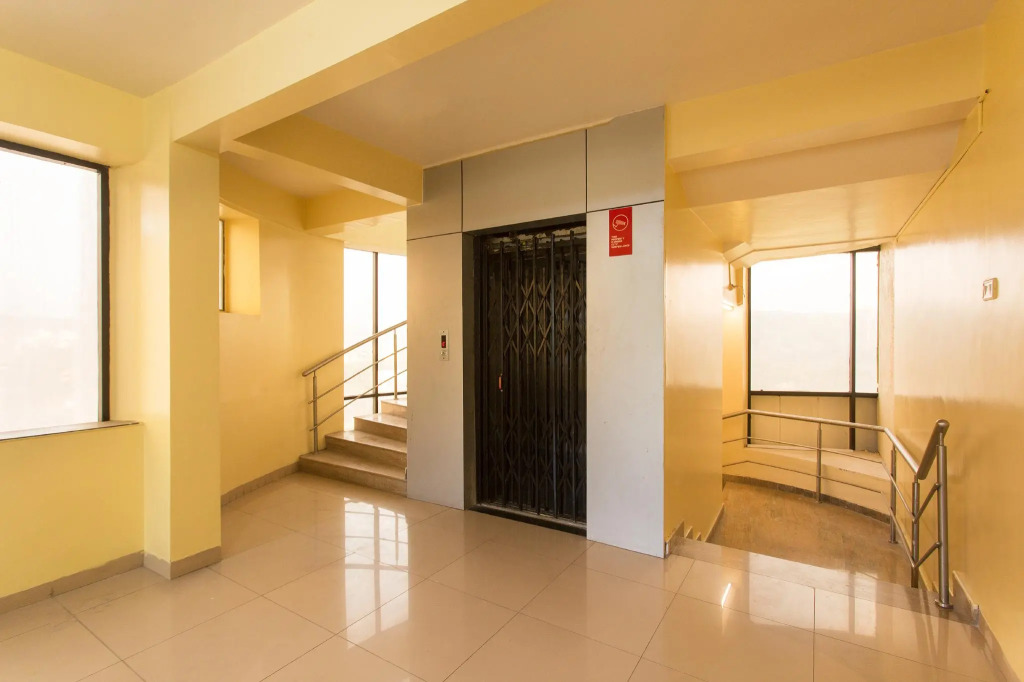 OYO 11091 Hotel Silver Court