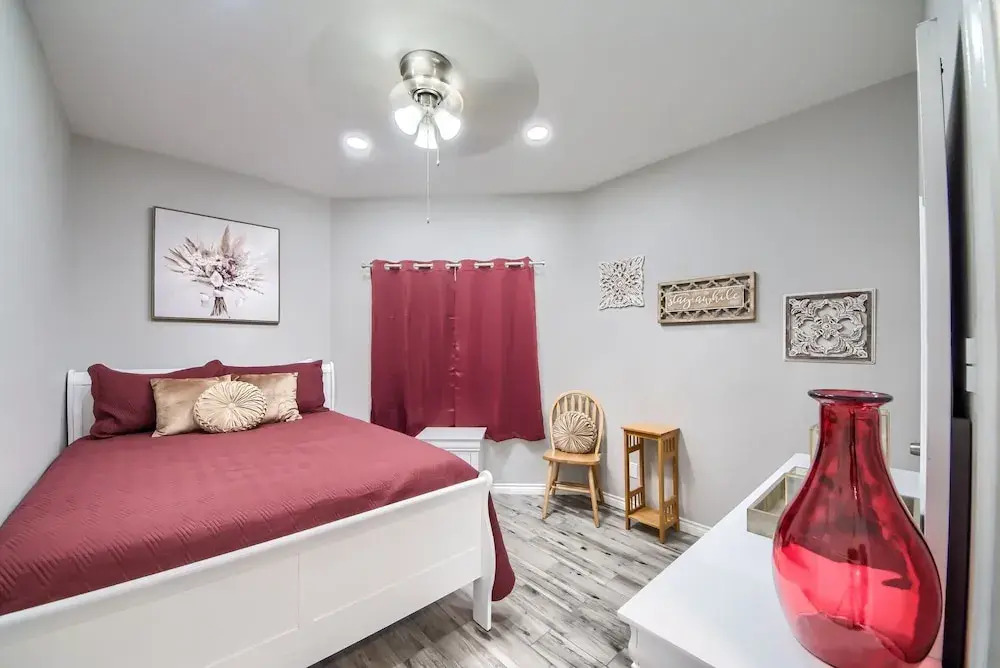 Wine & Dine IC 309 2 Bedroom Condo by RedAwning