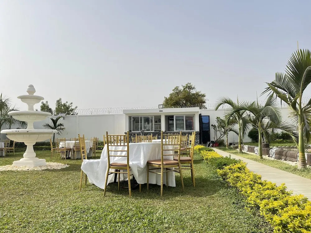 Shalom City Hotel