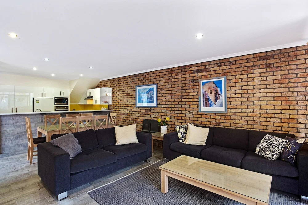 2/ 14 Kurrawa Close