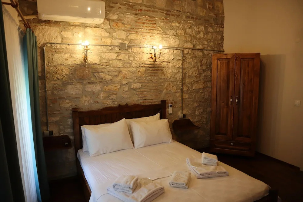 Akhan Guest House