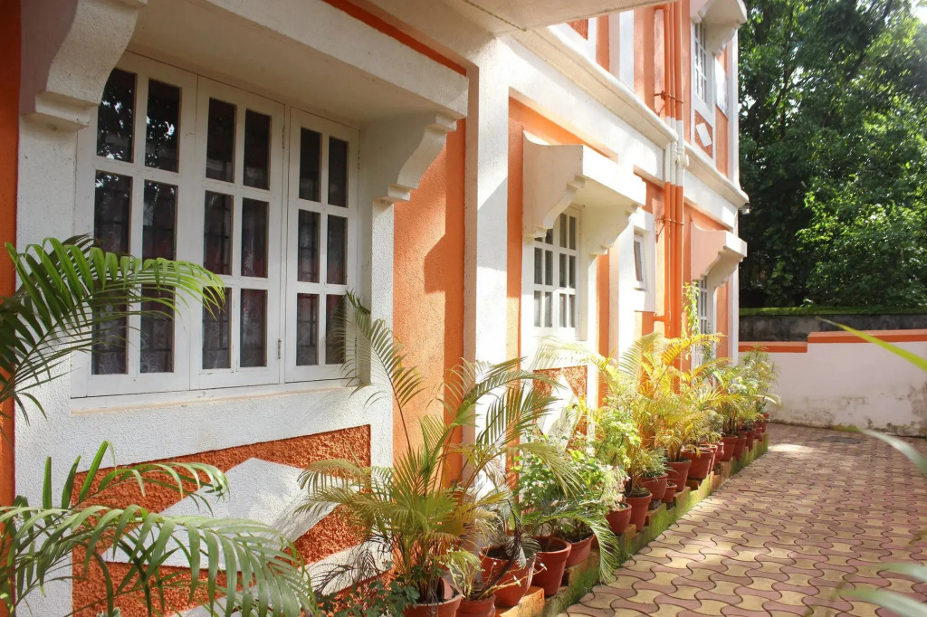 OYO 9277 Studios Near Candolim Beach