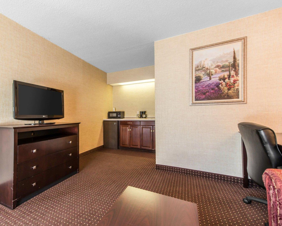 Comfort Suites Bethlehem Near Lehigh University and LVI Airport