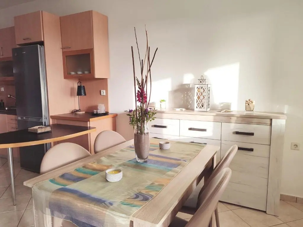 Modern 1Br apt , Garden , View & AC