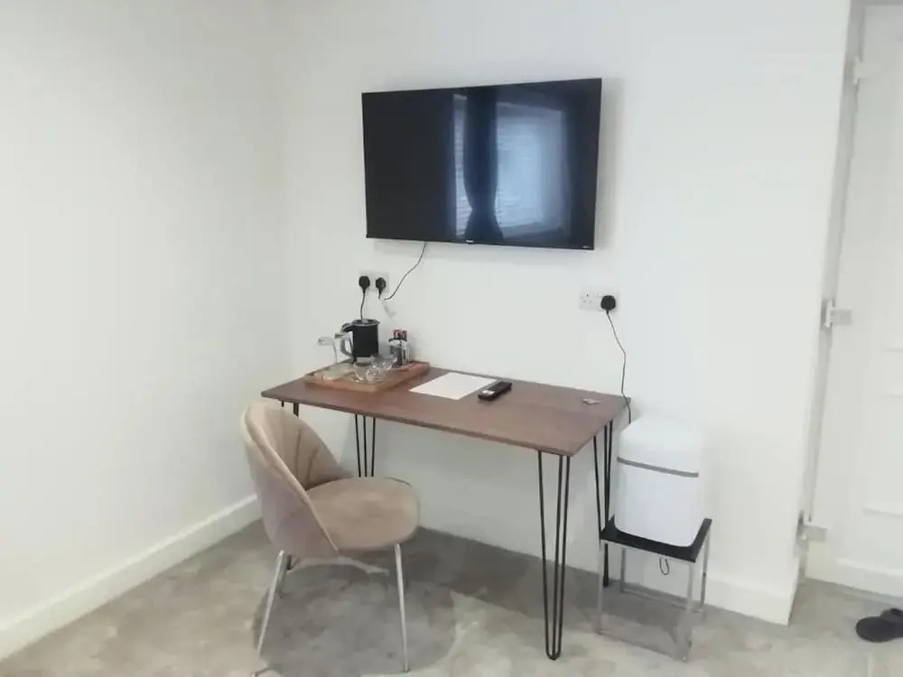 Room-modern Guest Room in West Midlands
