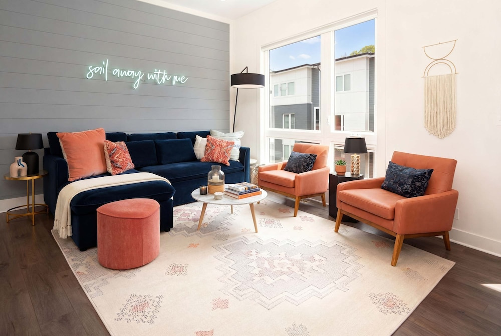 King Suites 3BR Retreat 2-car Garage East Nashville