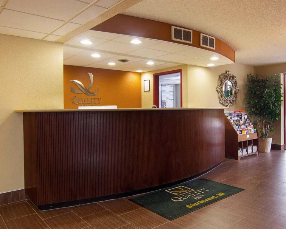 Super 8 by Wyndham Sturtevant Racine