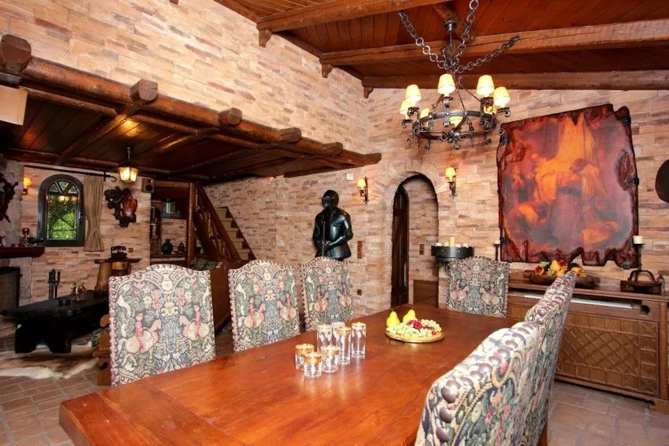 Red Bishop Villa