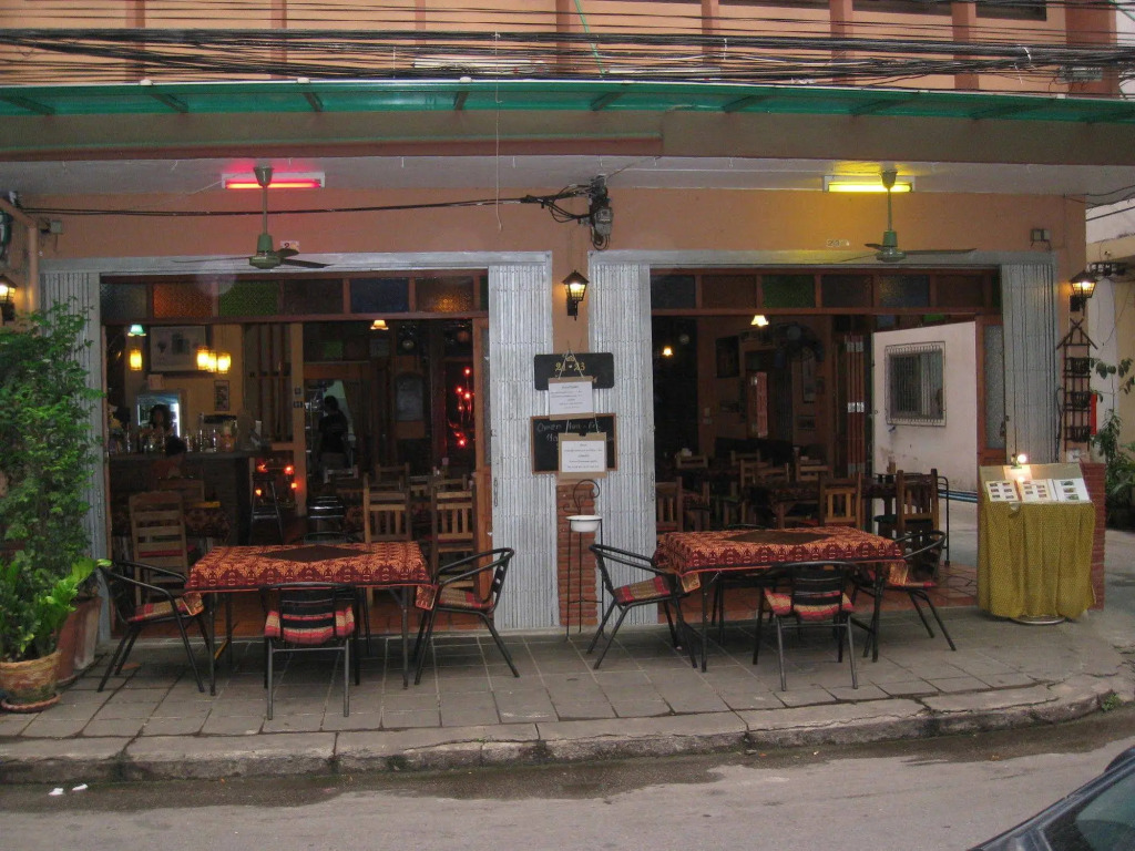 Baan Glang Soi Restaurant & Guesthouse