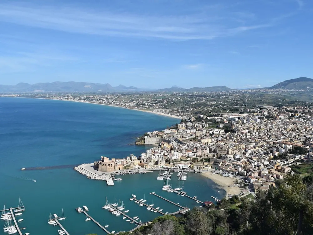 Splendid Holiday Home in Castellammare del Golfo near Beach