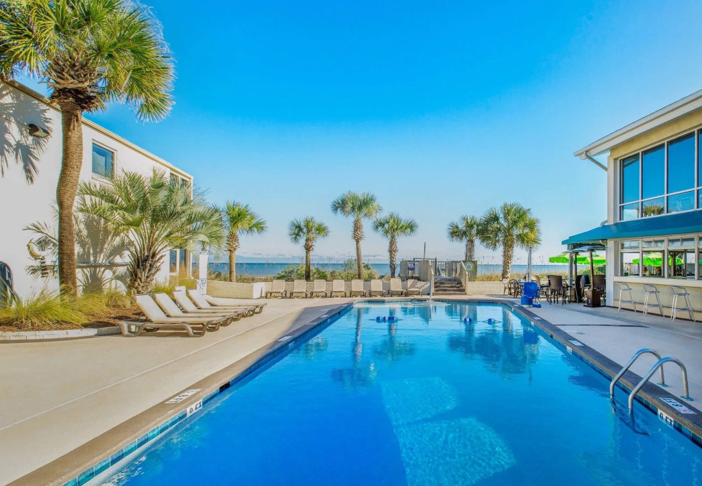 The Oceanfront Litchfield Inn 251
