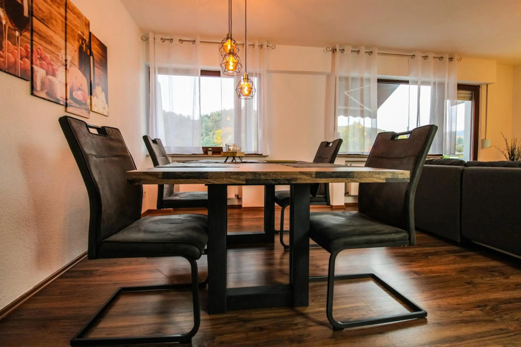 Moderne FeWo SKY Netflix Terrasse Burgblick Boxspringbett Waschtrockner