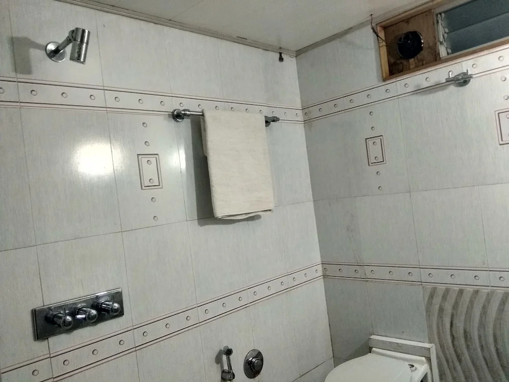 JK Rooms 122 Shaheen Lodging & Boarding