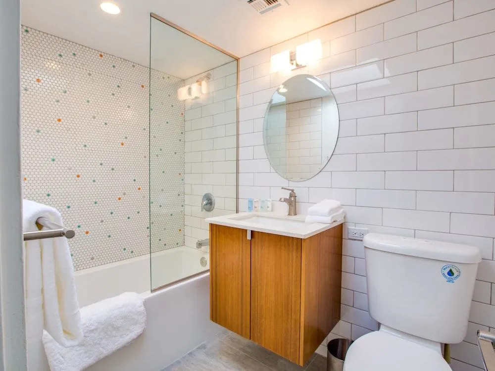 Bubble Gum Modern: Mid-Century Alexander by ACME House Company